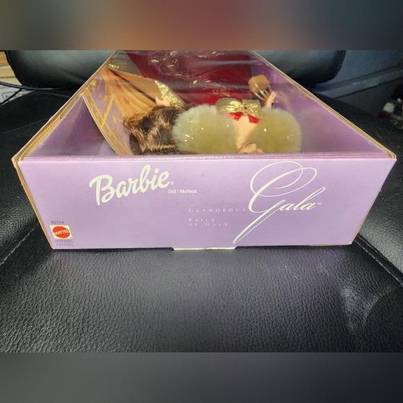Glamorous Gala Hispanic Brunette Barbie 2003 - Picture 6 of 7